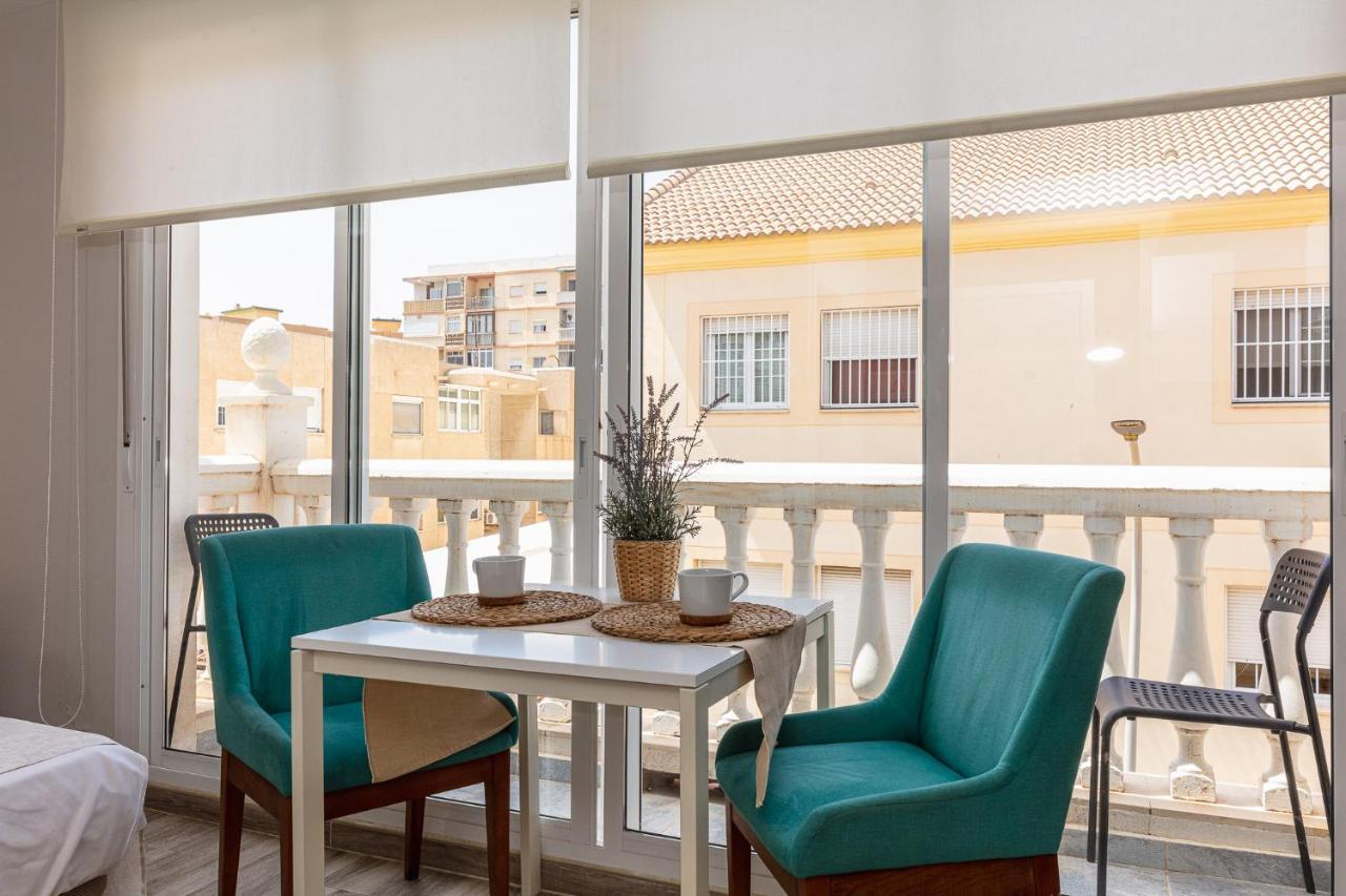 Apartamentos Lola Beach Málaga Buitenkant foto